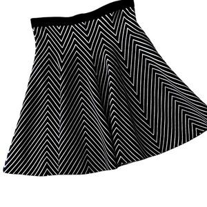 GRACE ELEMENTS Swing Skirt Pull On Black/White Elastic Waist Unlined Size M
